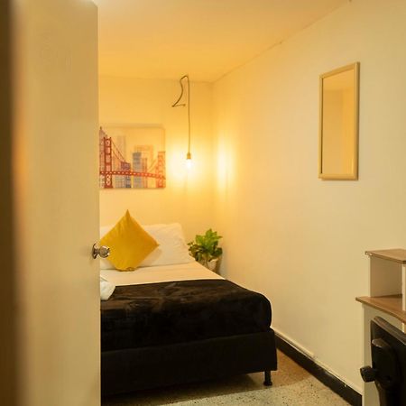 Africa House-Casa Hotel Laureles-La70 Medellín Exteriör bild