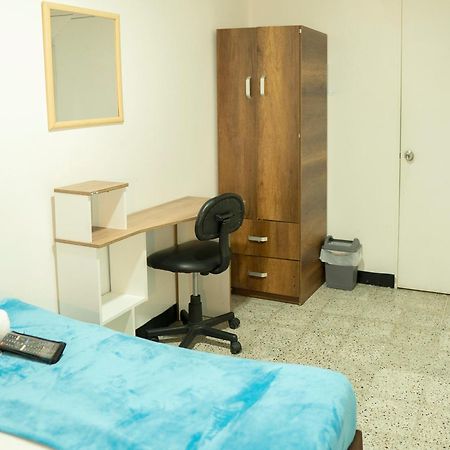 Africa House-Casa Hotel Laureles-La70 Medellín Exteriör bild