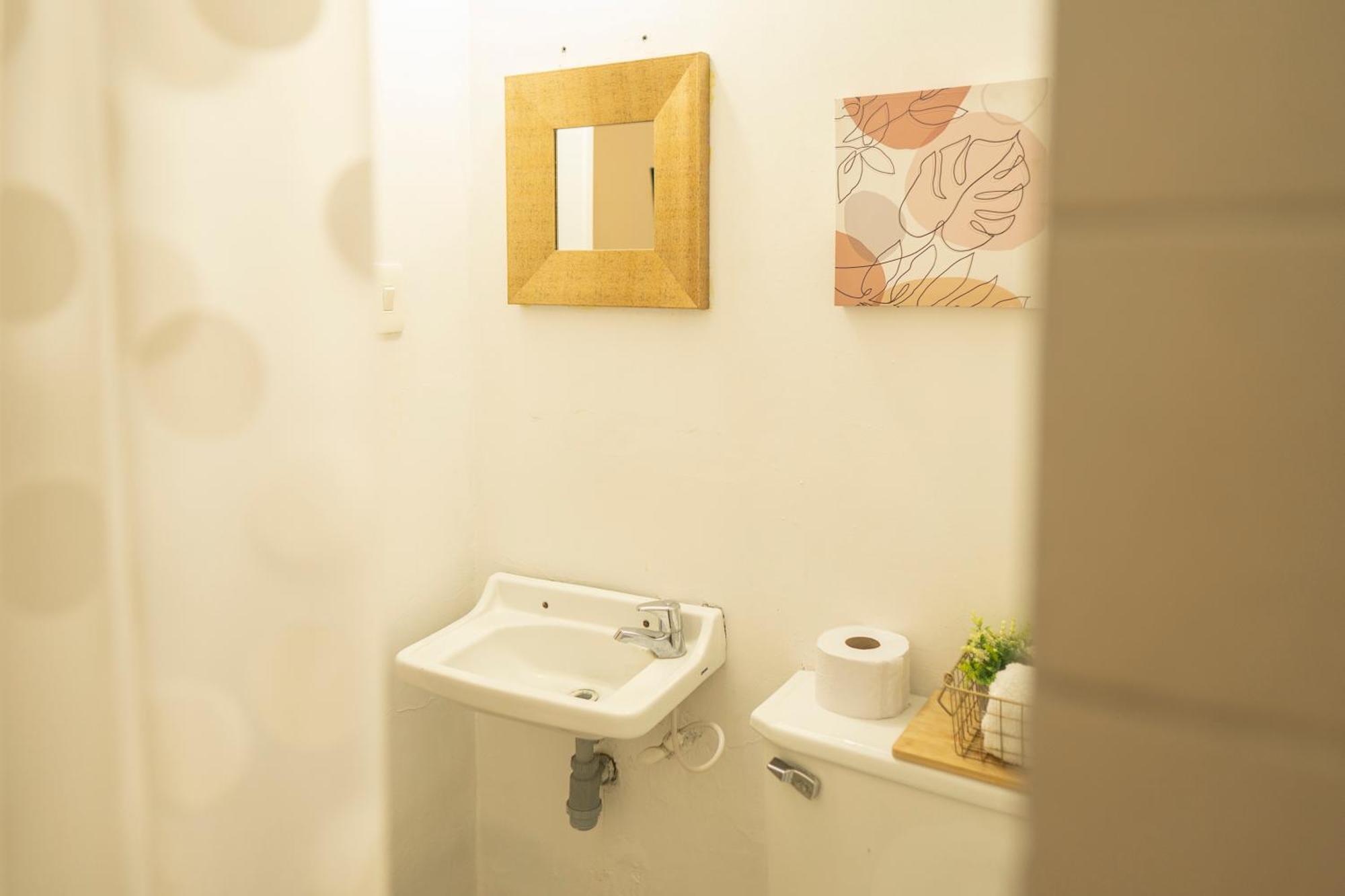 Africa House-Casa Hotel Laureles-La70 Medellín Exteriör bild