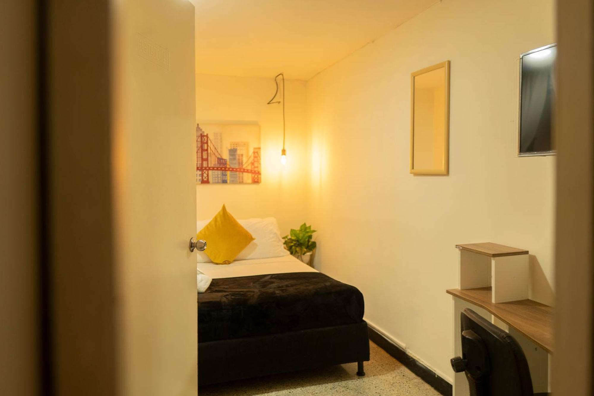 Africa House-Casa Hotel Laureles-La70 Medellín Exteriör bild