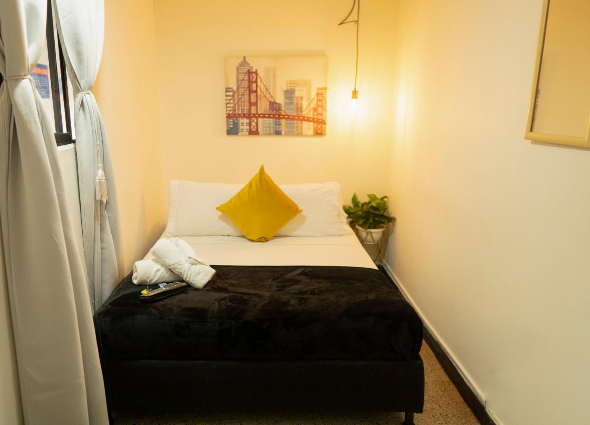Africa House-Casa Hotel Laureles-La70 Medellín Exteriör bild