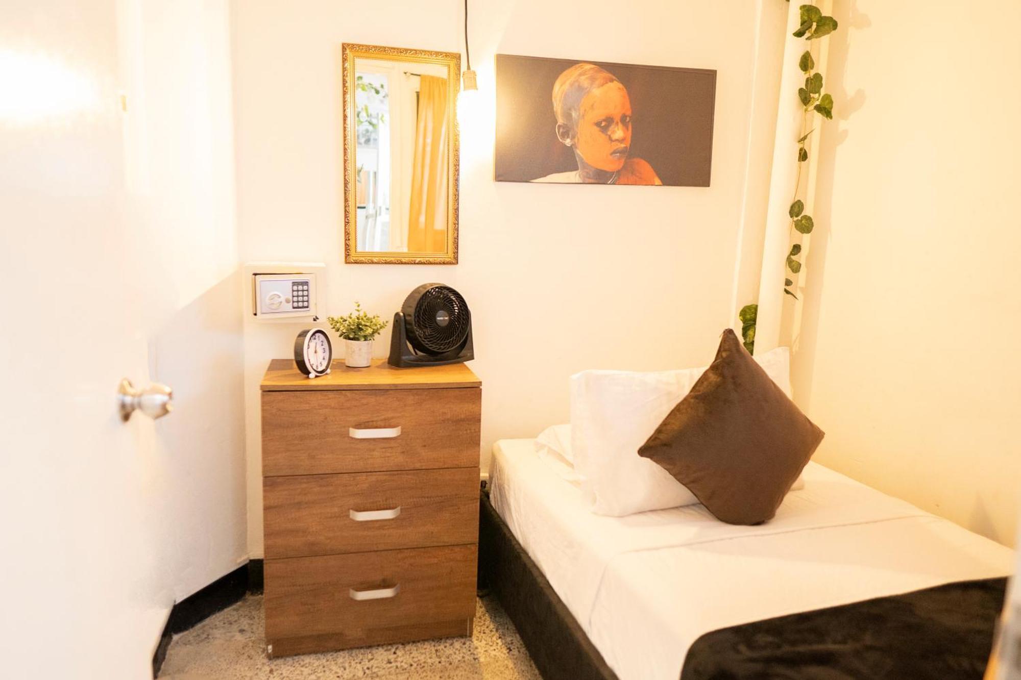 Africa House-Casa Hotel Laureles-La70 Medellín Exteriör bild