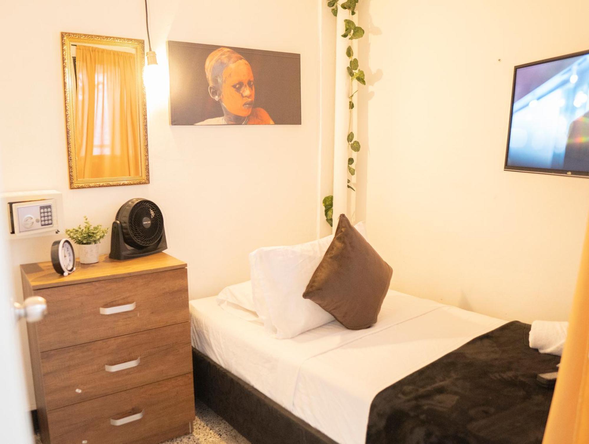 Africa House-Casa Hotel Laureles-La70 Medellín Exteriör bild