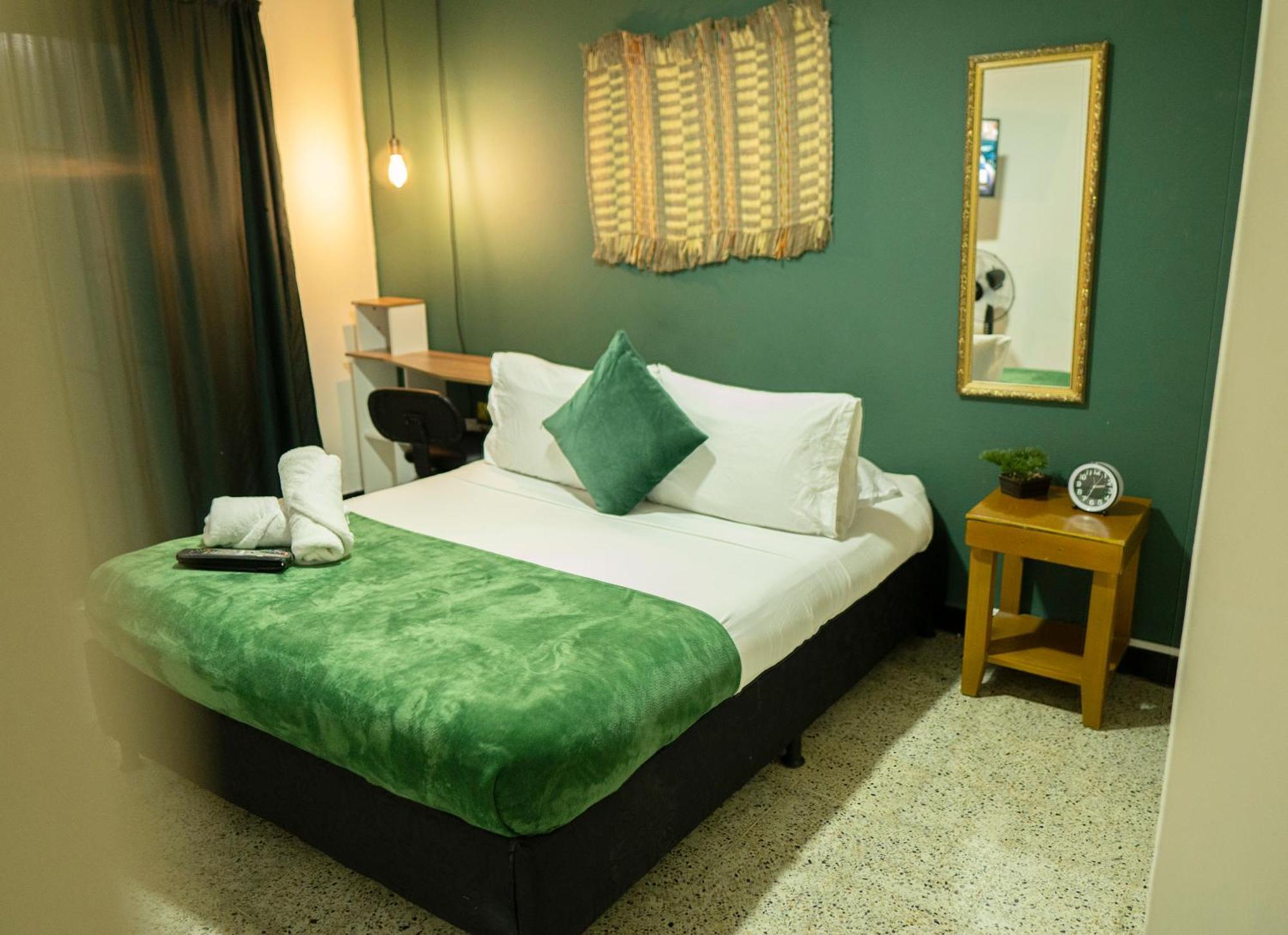 Africa House-Casa Hotel Laureles-La70 Medellín Exteriör bild