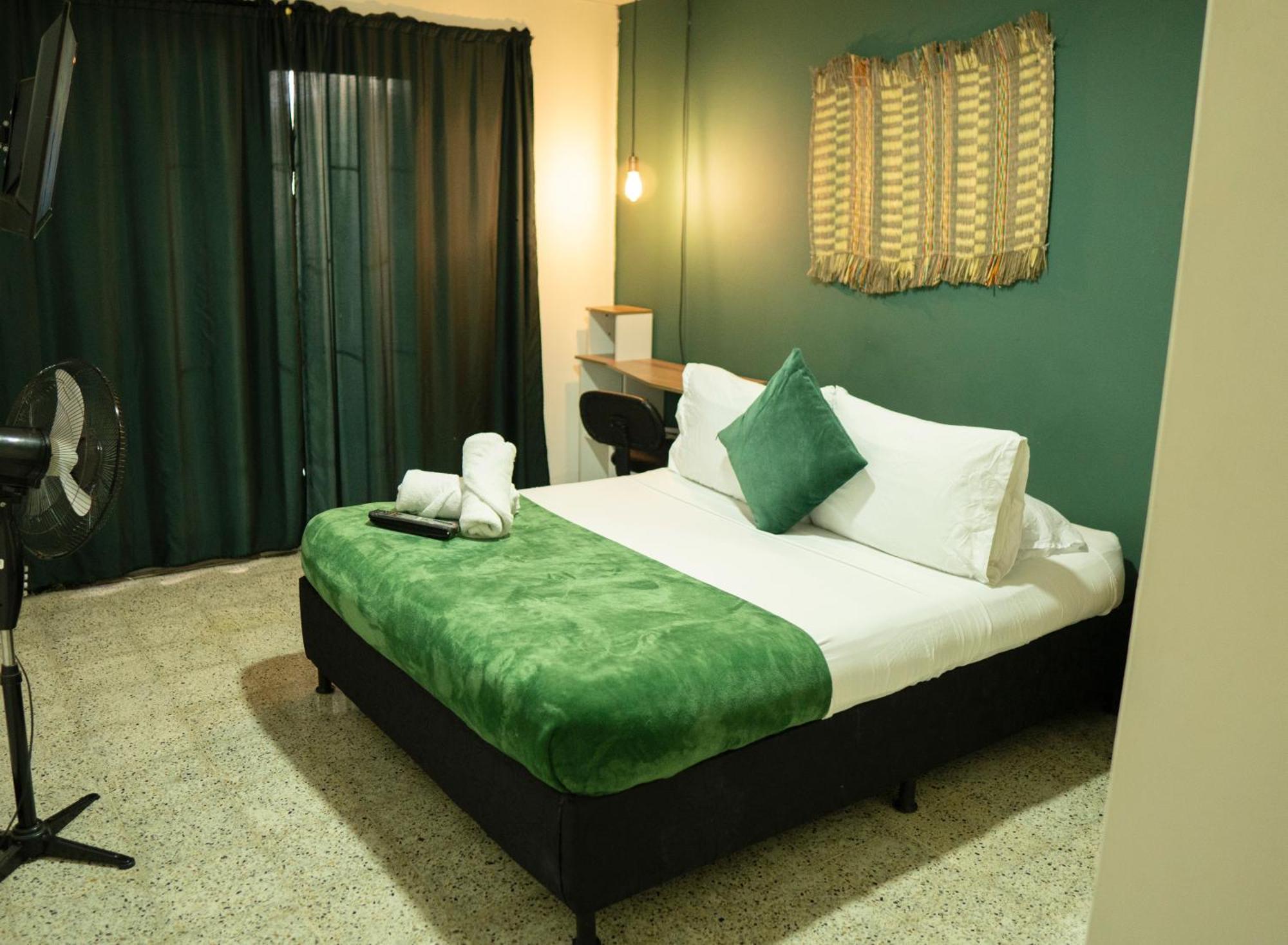 Africa House-Casa Hotel Laureles-La70 Medellín Exteriör bild