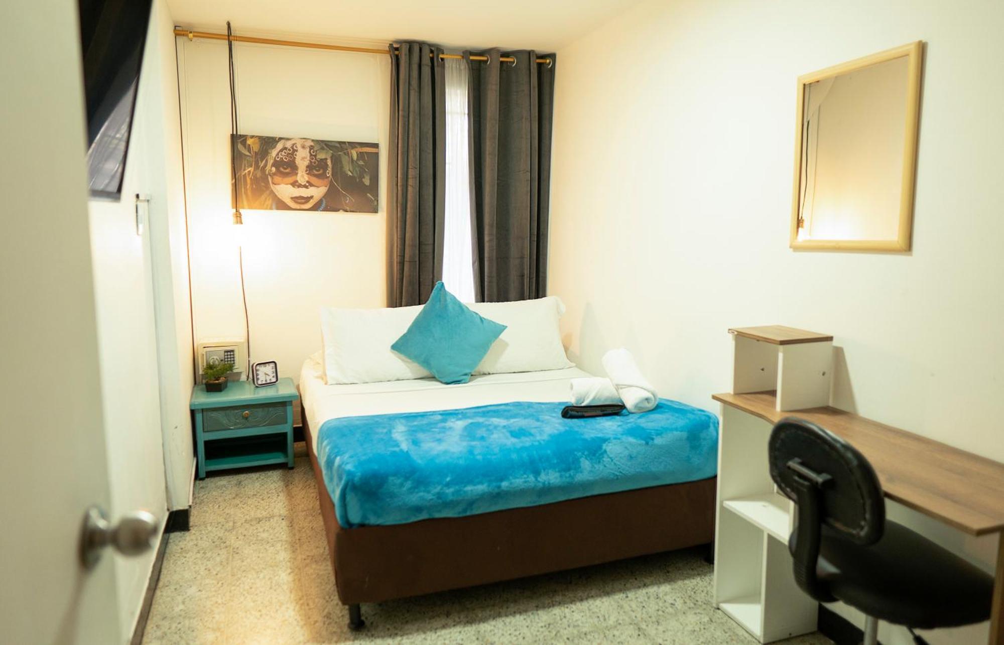 Africa House-Casa Hotel Laureles-La70 Medellín Exteriör bild