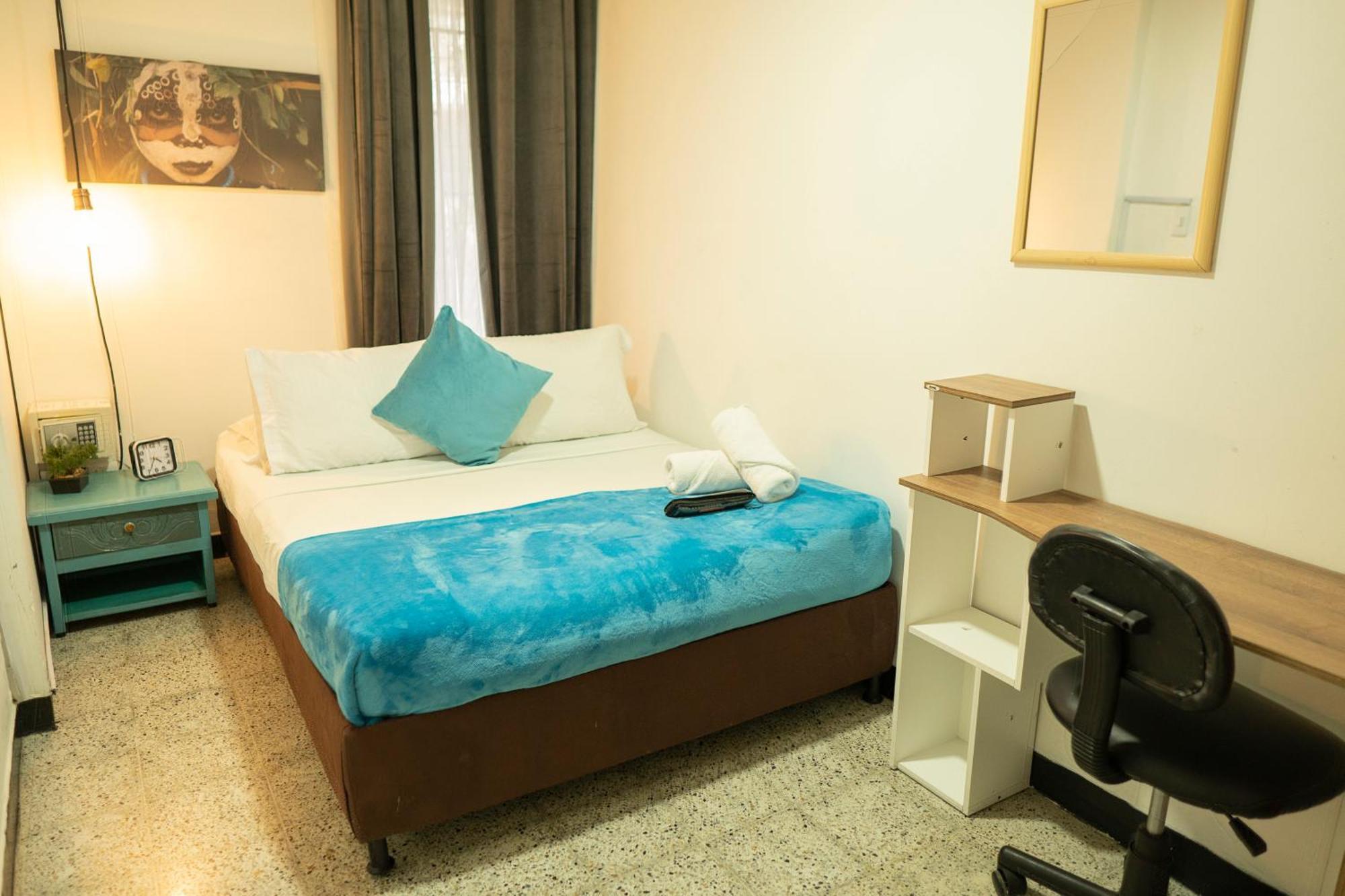 Africa House-Casa Hotel Laureles-La70 Medellín Exteriör bild