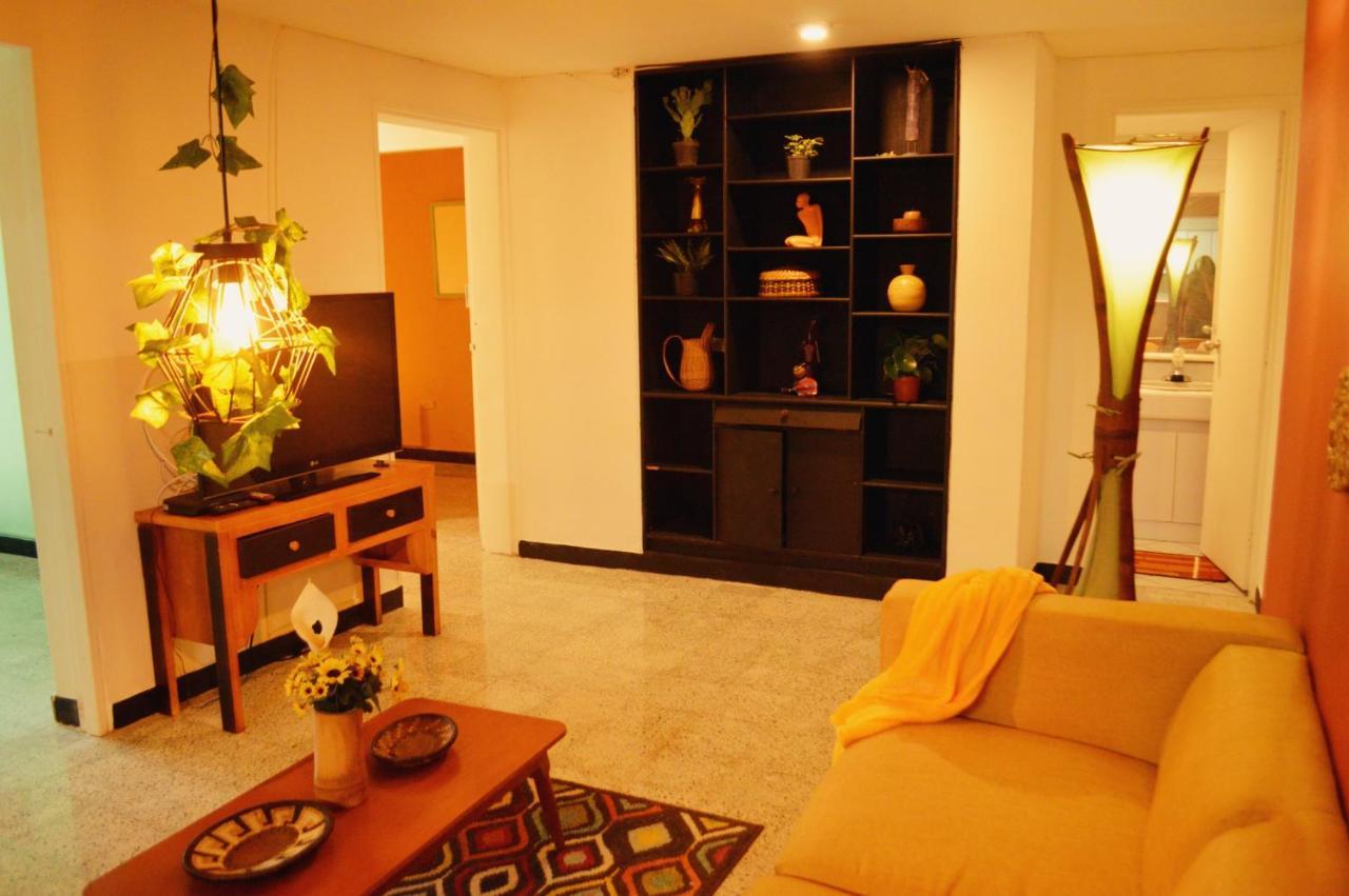 Africa House-Casa Hotel Laureles-La70 Medellín Exteriör bild