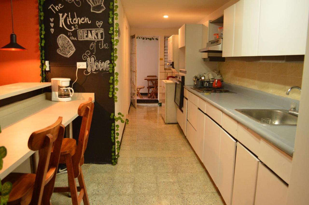 Africa House-Casa Hotel Laureles-La70 Medellín Exteriör bild