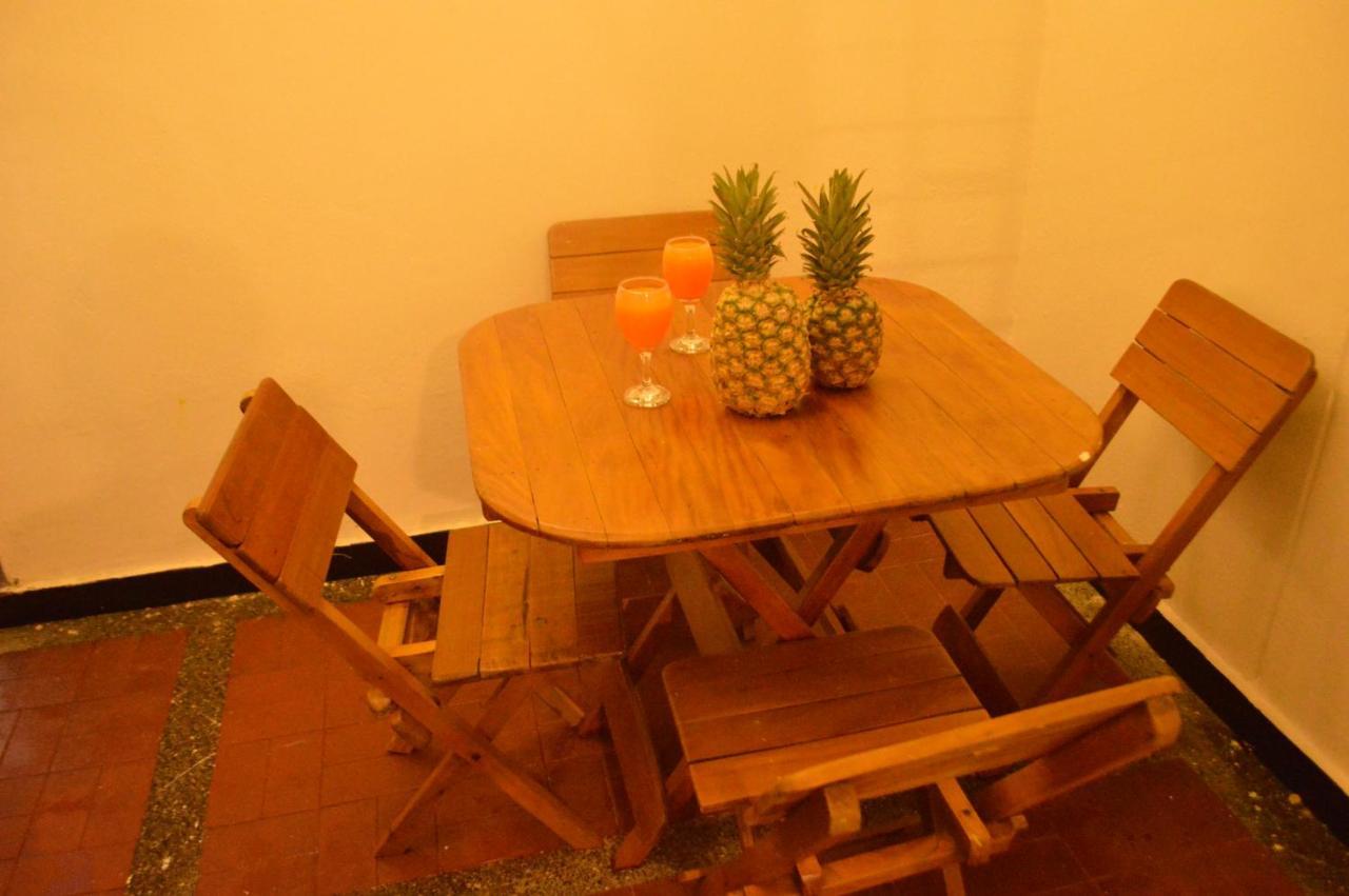 Africa House-Casa Hotel Laureles-La70 Medellín Exteriör bild